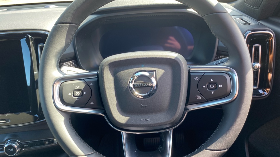 Volvo XC40 2.0 B3P Plus Dark 5dr Auto Petrol Estate - Image 10