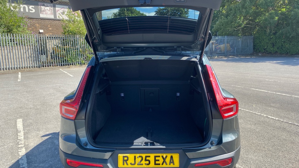 Volvo XC40 2.0 B3P Plus Dark 5dr Auto Petrol Estate - Image 13