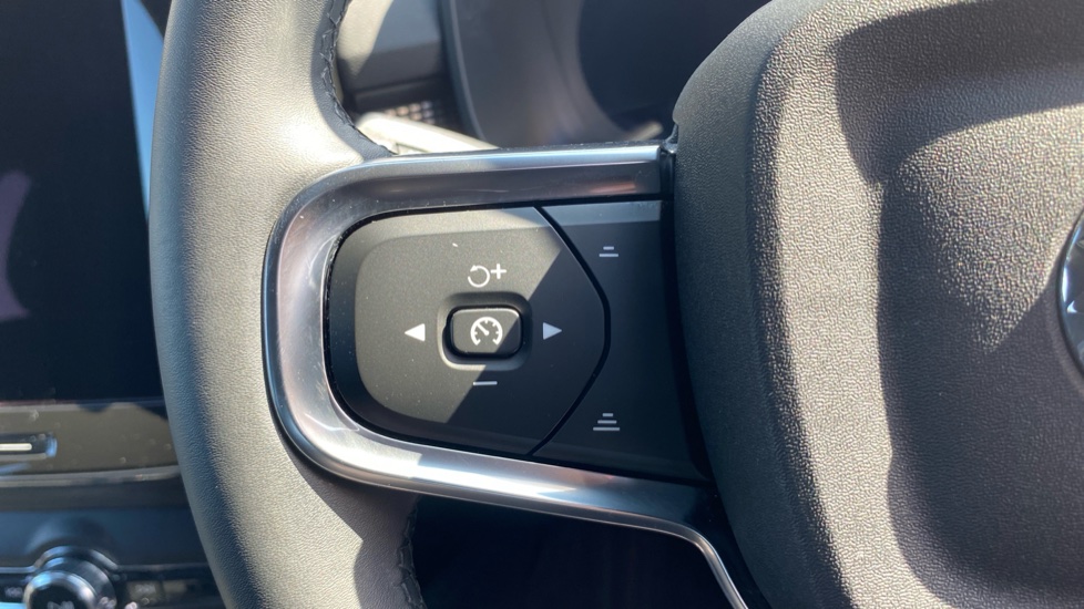Volvo XC40 2.0 B3P Plus Dark 5dr Auto Petrol Estate - Image 21