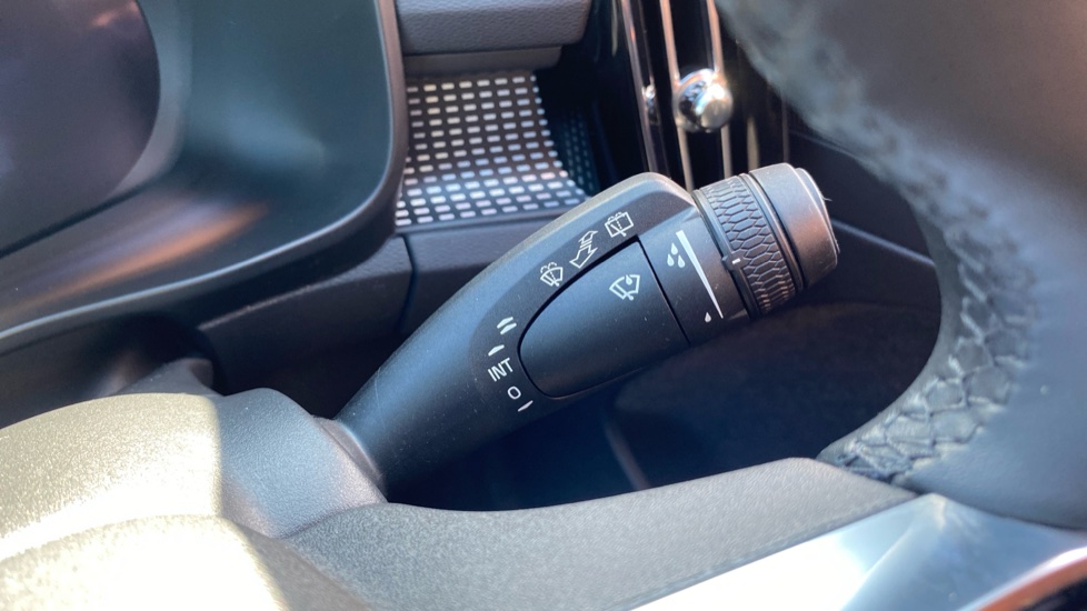 Volvo XC40 2.0 B3P Plus Dark 5dr Auto Petrol Estate - Image 23