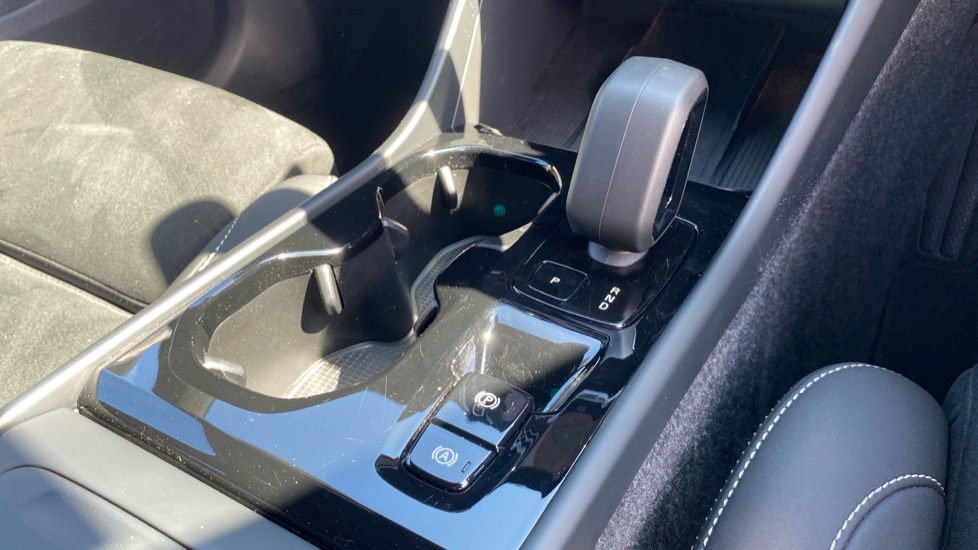 Volvo XC40 2.0 B3P Plus Dark 5dr Auto Petrol Estate - Image 26