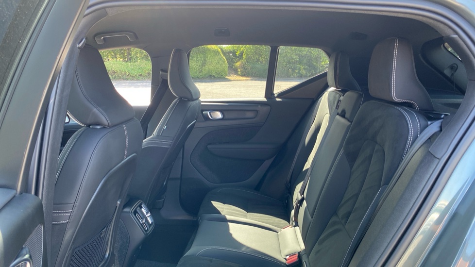 Volvo XC40 2.0 B3P Plus Dark 5dr Auto Petrol Estate - Image 33