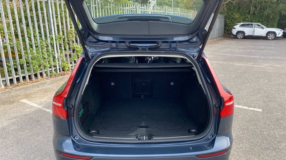 Volvo V60 2.0 T6 [350] PHEV Plus Dark 5dr AWD Auto Estate - Image 13