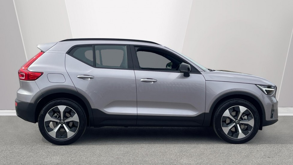 Volvo XC40 2.0 B4P Plus Dark 5dr Auto Petrol Estate - Image 3