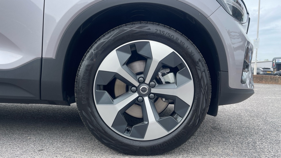 Volvo XC40 2.0 B4P Plus Dark 5dr Auto Petrol Estate - Image 9
