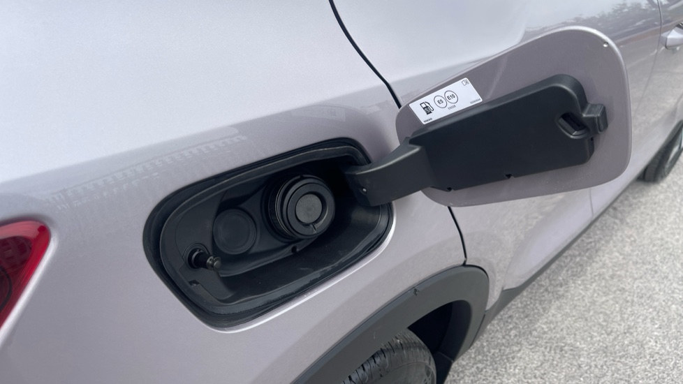 Volvo XC40 2.0 B4P Plus Dark 5dr Auto Petrol Estate - Image 15