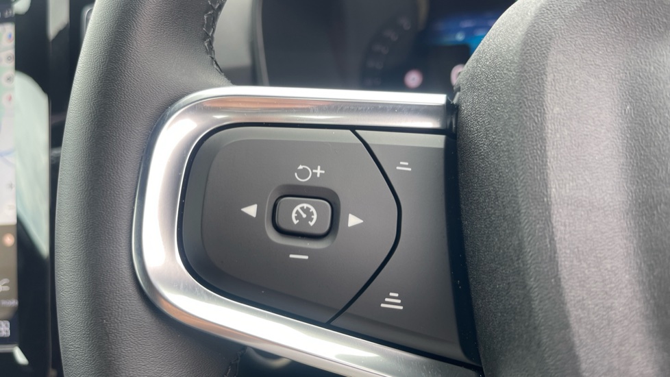 Volvo XC40 2.0 B4P Plus Dark 5dr Auto Petrol Estate - Image 20