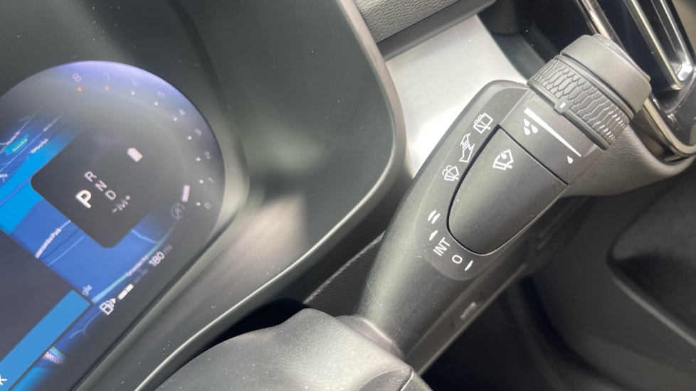 Volvo XC40 2.0 B4P Plus Dark 5dr Auto Petrol Estate - Image 22