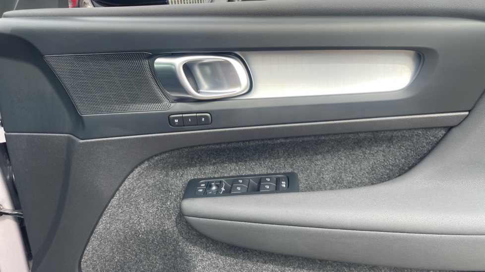 Volvo XC40 2.0 B4P Plus Dark 5dr Auto Petrol Estate - Image 27