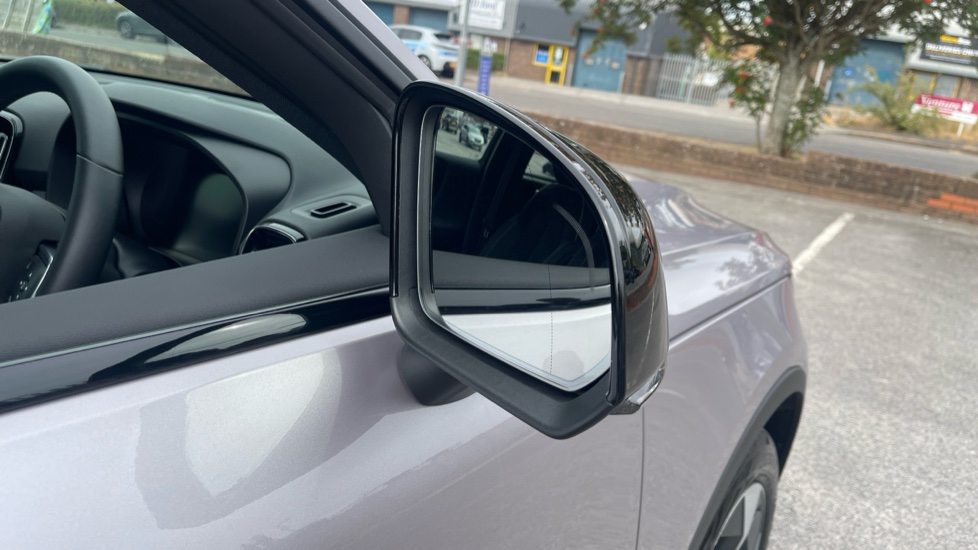 Volvo XC40 2.0 B4P Plus Dark 5dr Auto Petrol Estate - Image 29