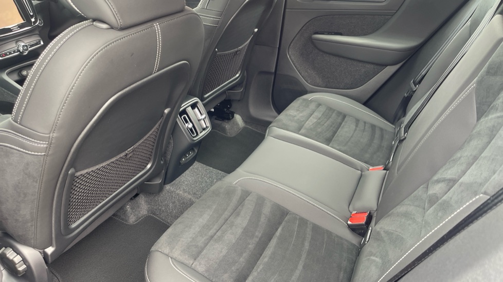 Volvo XC40 2.0 B4P Plus Dark 5dr Auto Petrol Estate - Image 30
