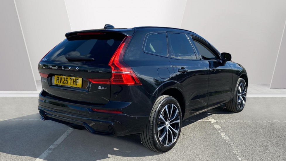 Volvo XC60 2.0 B5P Ultra Dark 5dr AWD Geartronic Petrol Estate - Image 2
