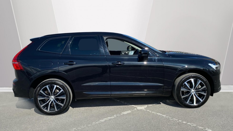 Volvo XC60 2.0 B5P Ultra Dark 5dr AWD Geartronic Petrol Estate - Image 3