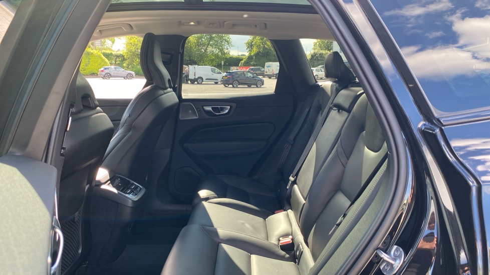 Volvo XC60 2.0 B5P Ultra Dark 5dr AWD Geartronic Petrol Estate - Image 33