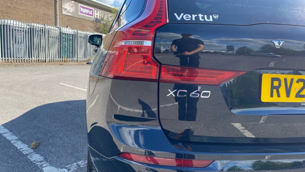 Volvo XC60 2.0 B5P Ultra Dark 5dr AWD Geartronic Petrol Estate - Image 38