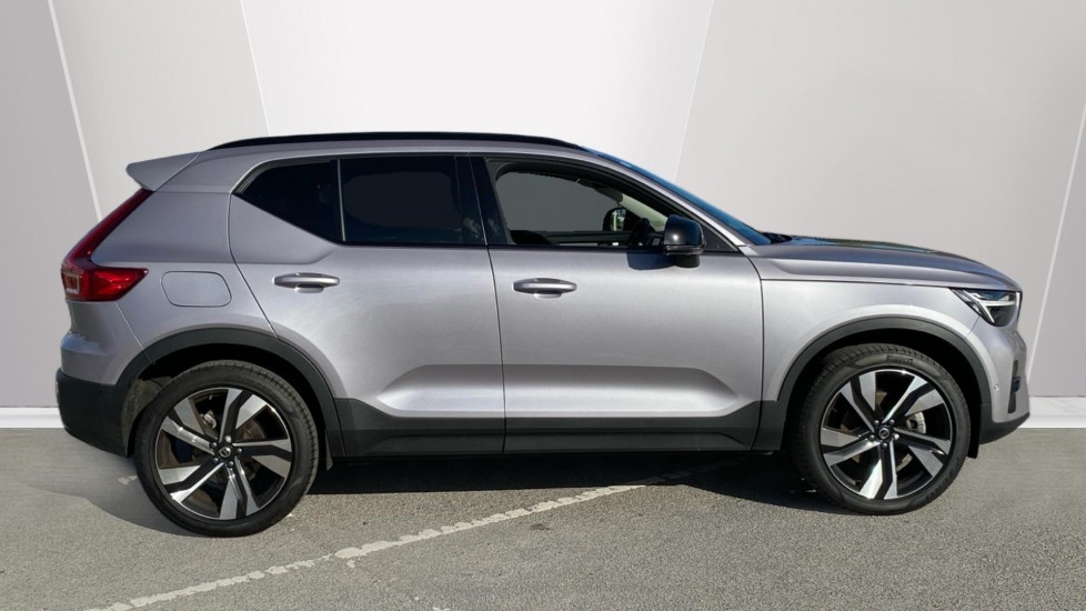 Volvo XC40 2.0 B3P Ultra Dark 5dr Auto Petrol Estate - Image 3