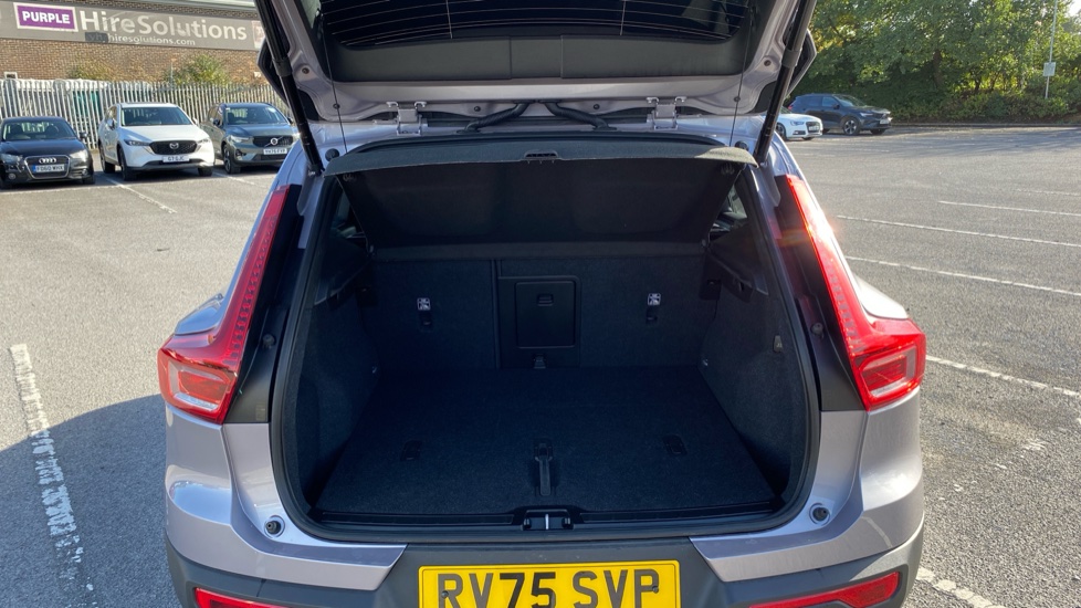 Volvo XC40 2.0 B3P Ultra Dark 5dr Auto Petrol Estate - Image 13