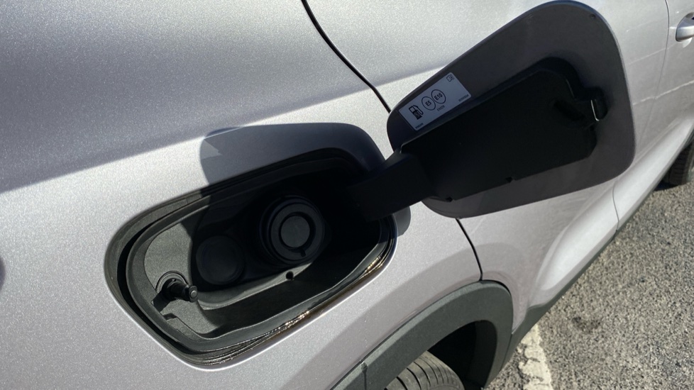 Volvo XC40 2.0 B3P Ultra Dark 5dr Auto Petrol Estate - Image 15