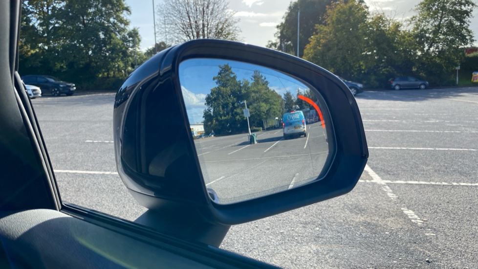 Volvo XC40 2.0 B3P Ultra Dark 5dr Auto Petrol Estate - Image 31