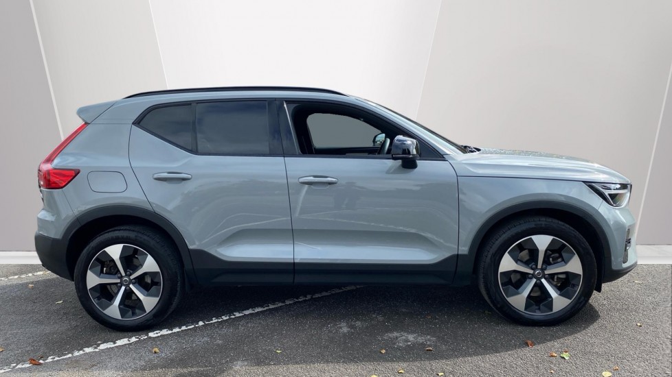 Volvo XC40 2.0 B4P Plus Dark 5dr Auto Petrol Estate - Image 3