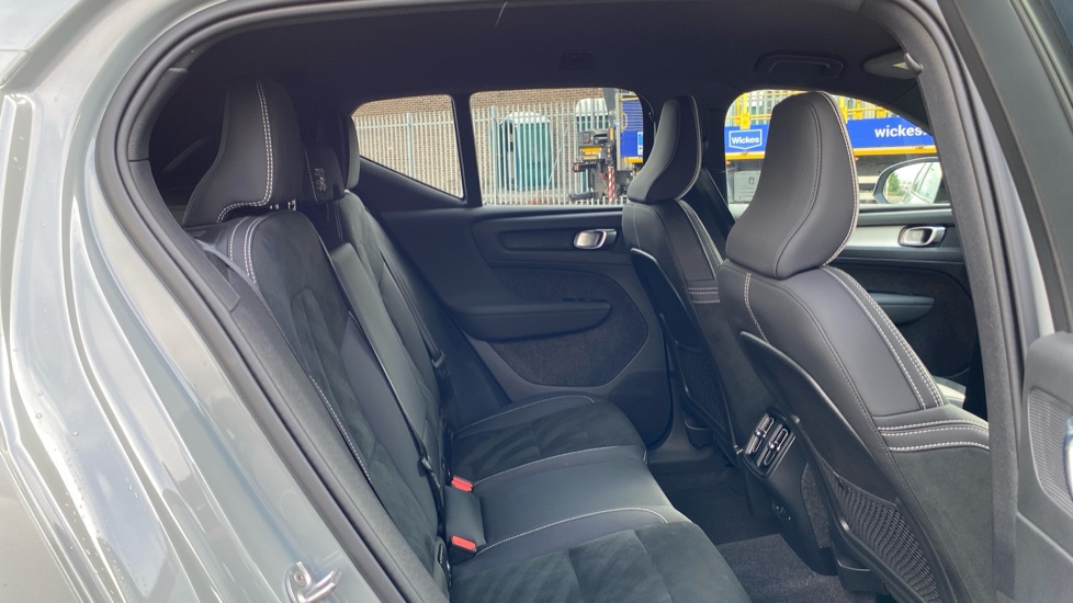 Volvo XC40 2.0 B4P Plus Dark 5dr Auto Petrol Estate - Image 6