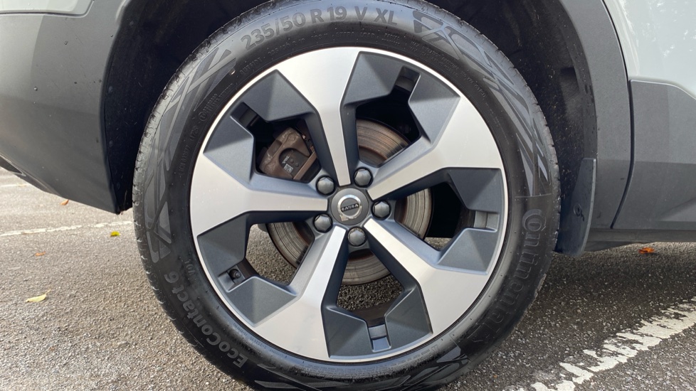 Volvo XC40 2.0 B4P Plus Dark 5dr Auto Petrol Estate - Image 9