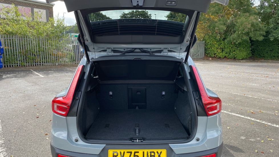 Volvo XC40 2.0 B4P Plus Dark 5dr Auto Petrol Estate - Image 13