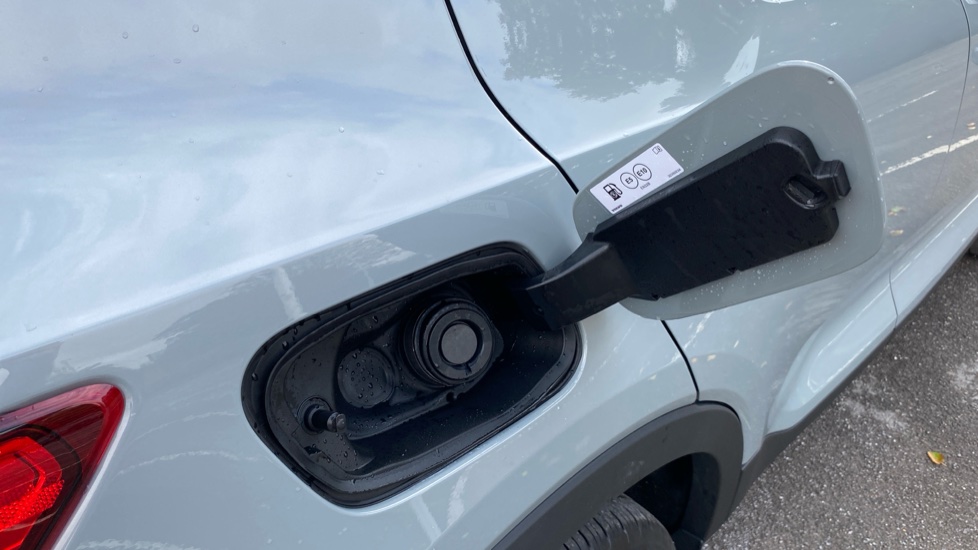 Volvo XC40 2.0 B4P Plus Dark 5dr Auto Petrol Estate - Image 15