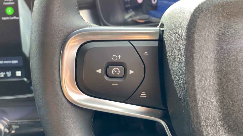 Volvo XC40 2.0 B4P Plus Dark 5dr Auto Petrol Estate - Image 20