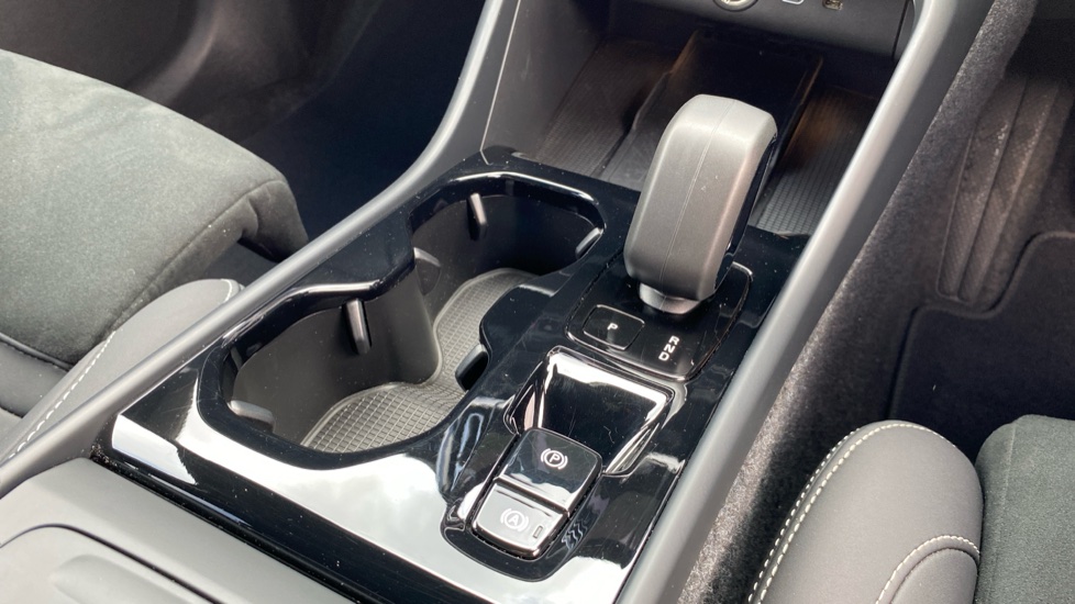 Volvo XC40 2.0 B4P Plus Dark 5dr Auto Petrol Estate - Image 25