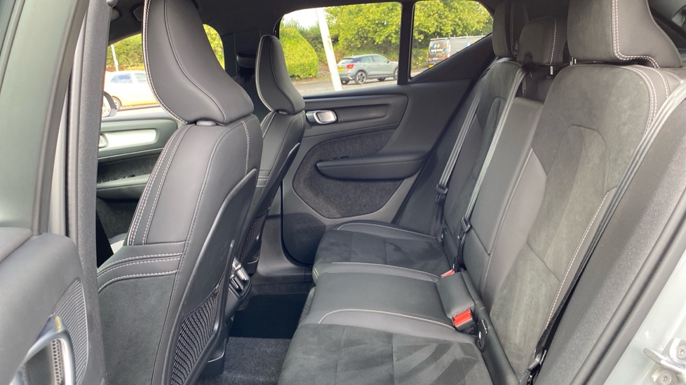 Volvo XC40 2.0 B4P Plus Dark 5dr Auto Petrol Estate - Image 32