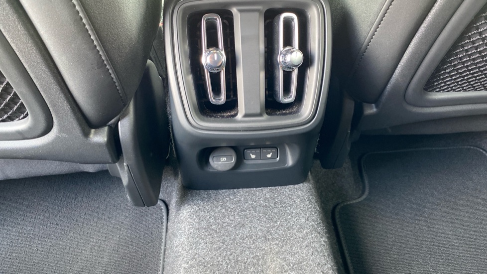 Volvo XC40 2.0 B4P Plus Dark 5dr Auto Petrol Estate - Image 36