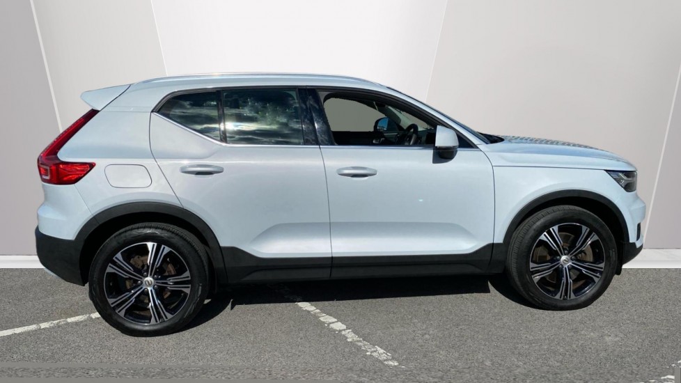 Volvo XC40 1.5 T5 Recharge PHEV Inscription 5dr Auto Estate - Image 3