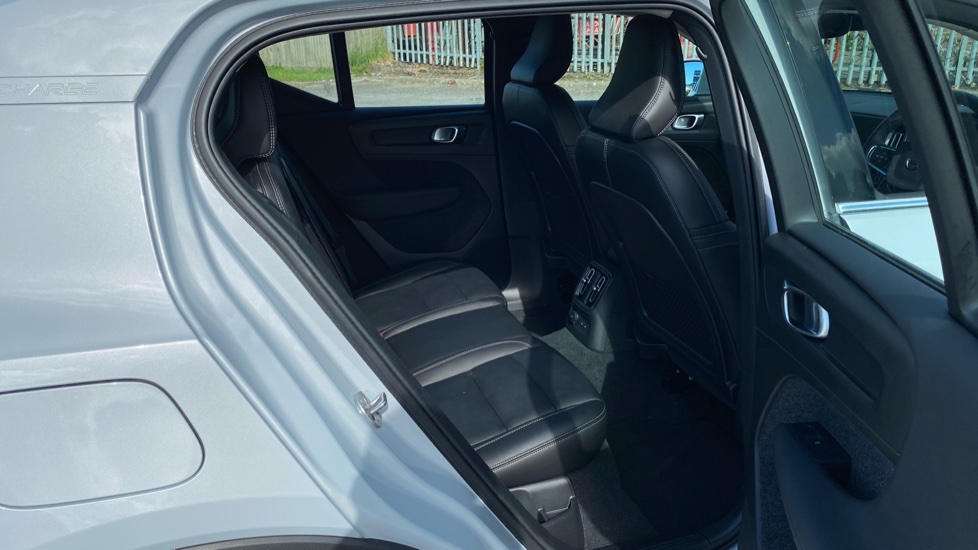 Volvo XC40 1.5 T5 Recharge PHEV Inscription 5dr Auto Estate - Image 6