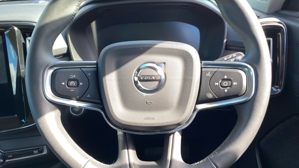 Volvo XC40 1.5 T5 Recharge PHEV Inscription 5dr Auto Estate - Image 10
