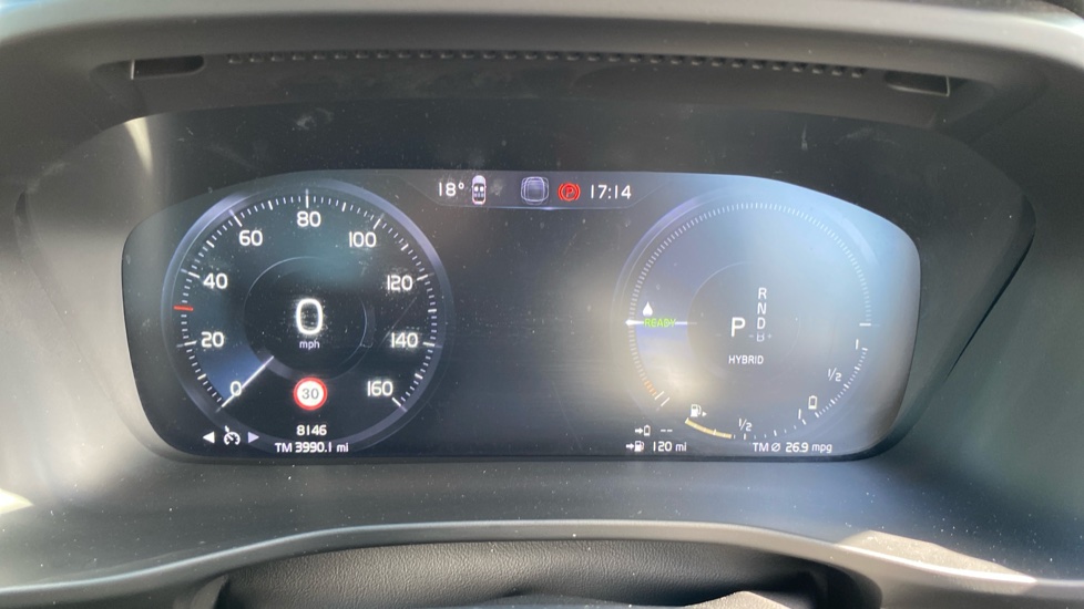 Volvo XC40 1.5 T5 Recharge PHEV Inscription 5dr Auto Estate - Image 11