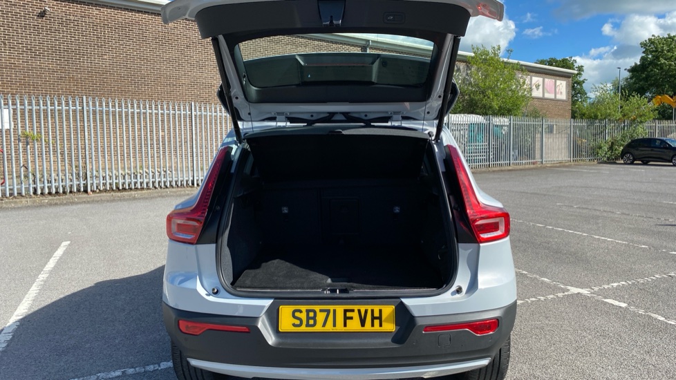 Volvo XC40 1.5 T5 Recharge PHEV Inscription 5dr Auto Estate - Image 13