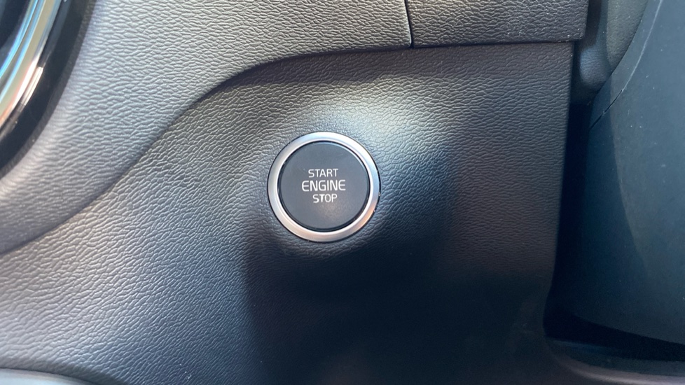Volvo XC40 1.5 T5 Recharge PHEV Inscription 5dr Auto Estate - Image 29