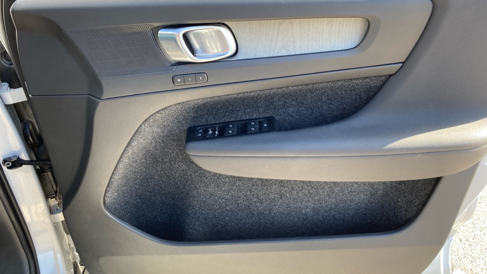 Volvo XC40 1.5 T5 Recharge PHEV Inscription 5dr Auto Estate - Image 31