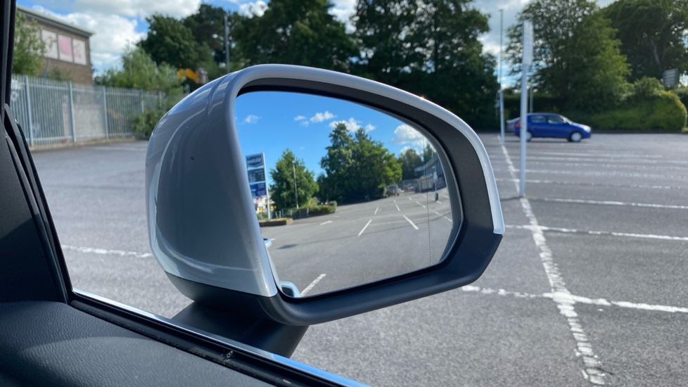 Volvo XC40 1.5 T5 Recharge PHEV Inscription 5dr Auto Estate - Image 34