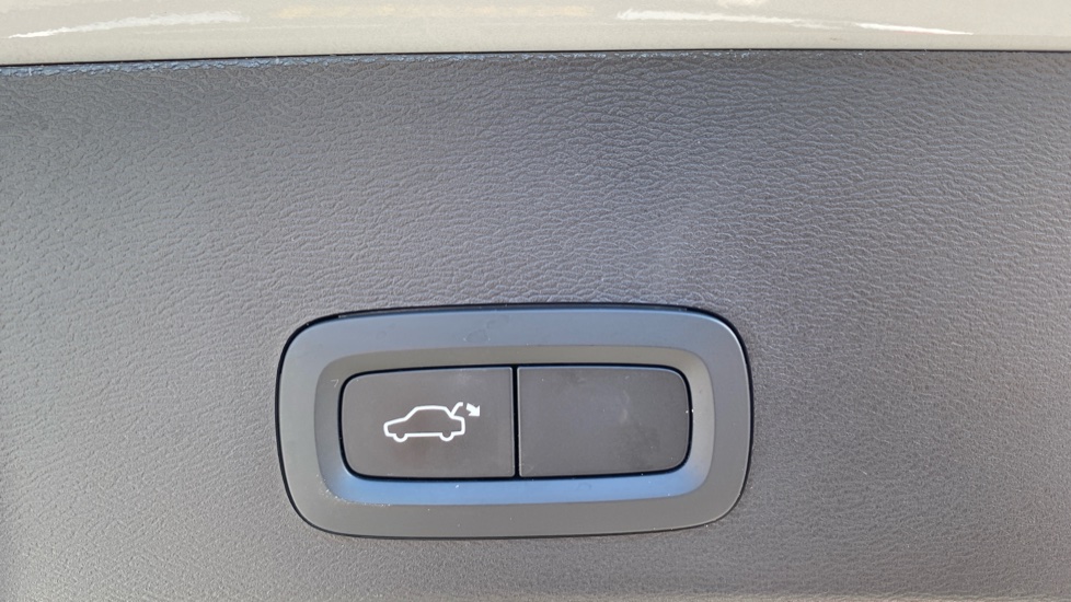 Volvo XC40 1.5 T5 Recharge PHEV Inscription 5dr Auto Estate - Image 37