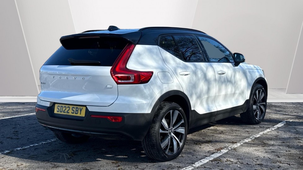 Volvo XC40 1.5 T5 Recharge PHEV R DESIGN Pro 5dr Auto Estate - Image 2