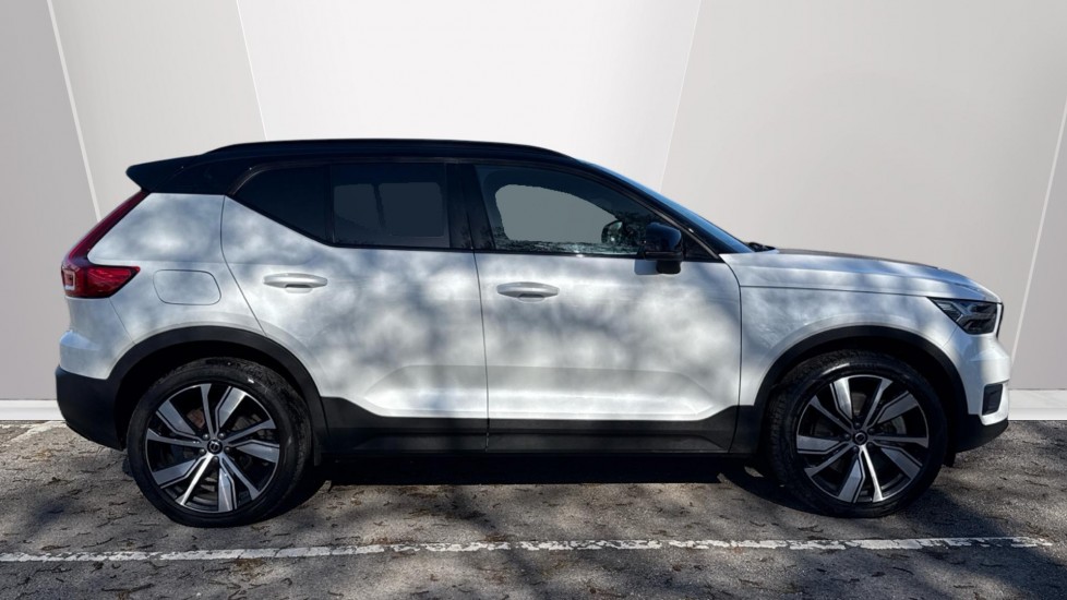 Volvo XC40 1.5 T5 Recharge PHEV R DESIGN Pro 5dr Auto Estate - Image 3