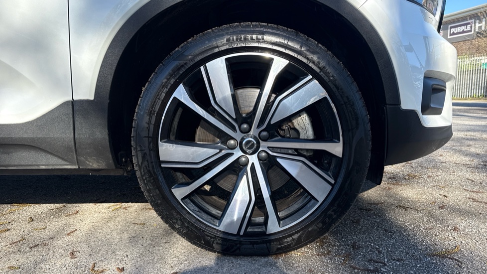 Volvo XC40 1.5 T5 Recharge PHEV R DESIGN Pro 5dr Auto Estate - Image 9