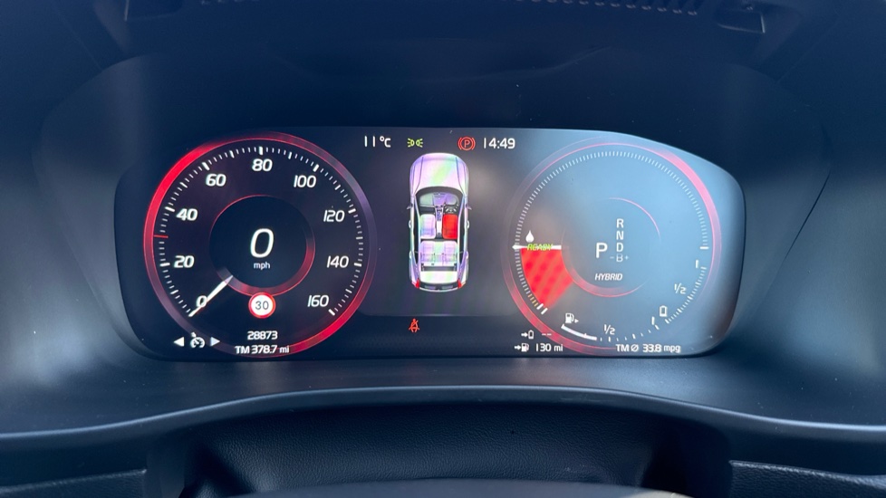 Volvo XC40 1.5 T5 Recharge PHEV R DESIGN Pro 5dr Auto Estate - Image 11