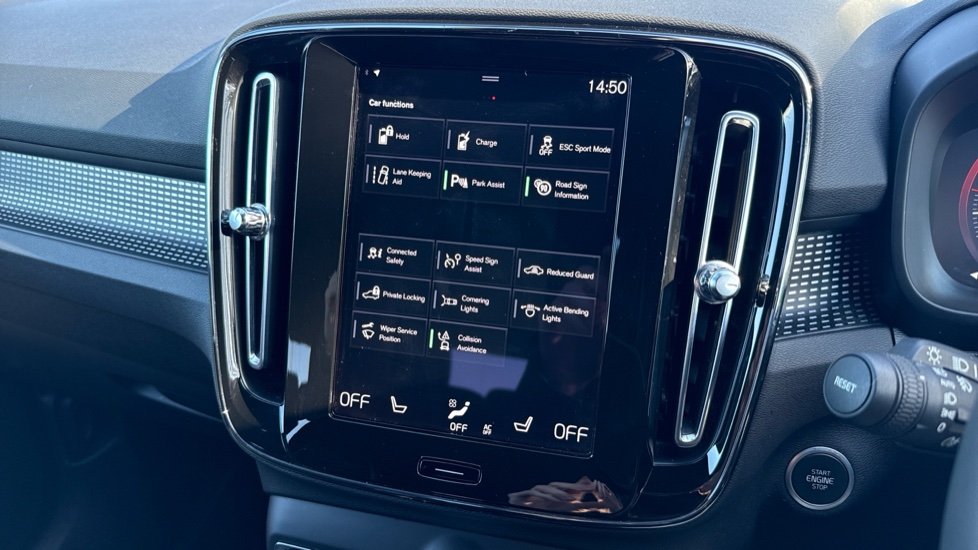 Volvo XC40 1.5 T5 Recharge PHEV R DESIGN Pro 5dr Auto Estate - Image 16