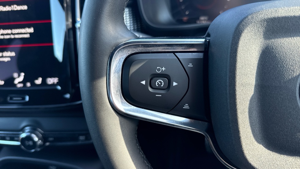 Volvo XC40 1.5 T5 Recharge PHEV R DESIGN Pro 5dr Auto Estate - Image 19