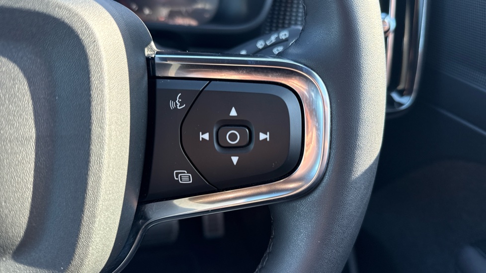 Volvo XC40 1.5 T5 Recharge PHEV R DESIGN Pro 5dr Auto Estate - Image 20