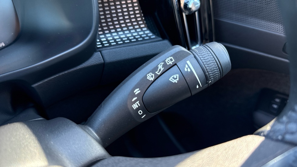 Volvo XC40 1.5 T5 Recharge PHEV R DESIGN Pro 5dr Auto Estate - Image 21