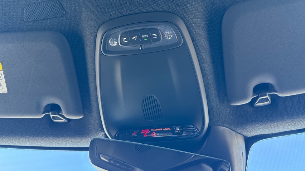 Volvo XC40 1.5 T5 Recharge PHEV R DESIGN Pro 5dr Auto Estate - Image 25